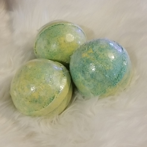 Island Citrus with Sage Bath Bombs - Picture 2 of 14